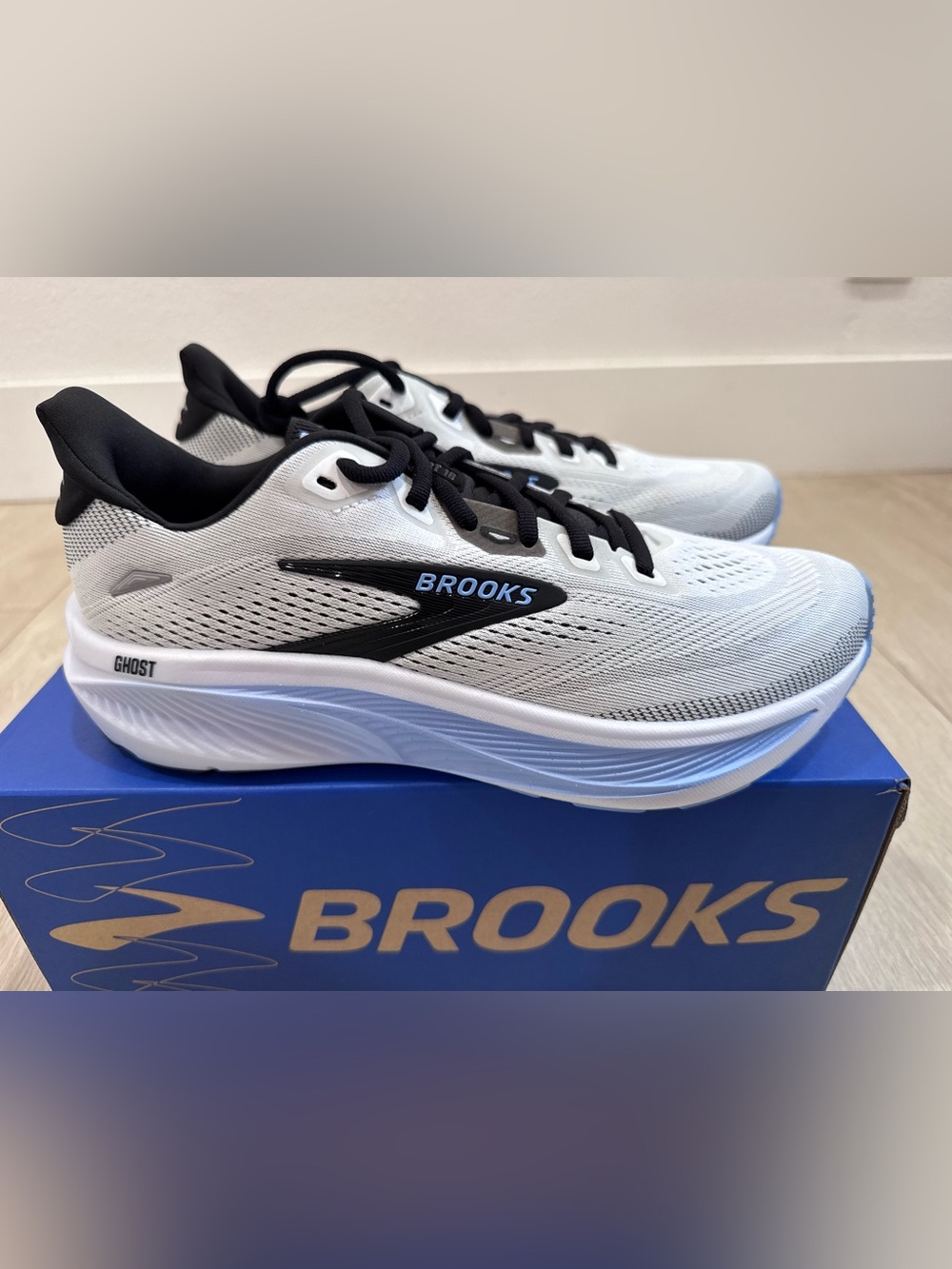 NEW Brooks Ghost 18 Running Shoes in White/Black/Open Air Shoes Sz: 8.5 Men - Picture 4 of 12